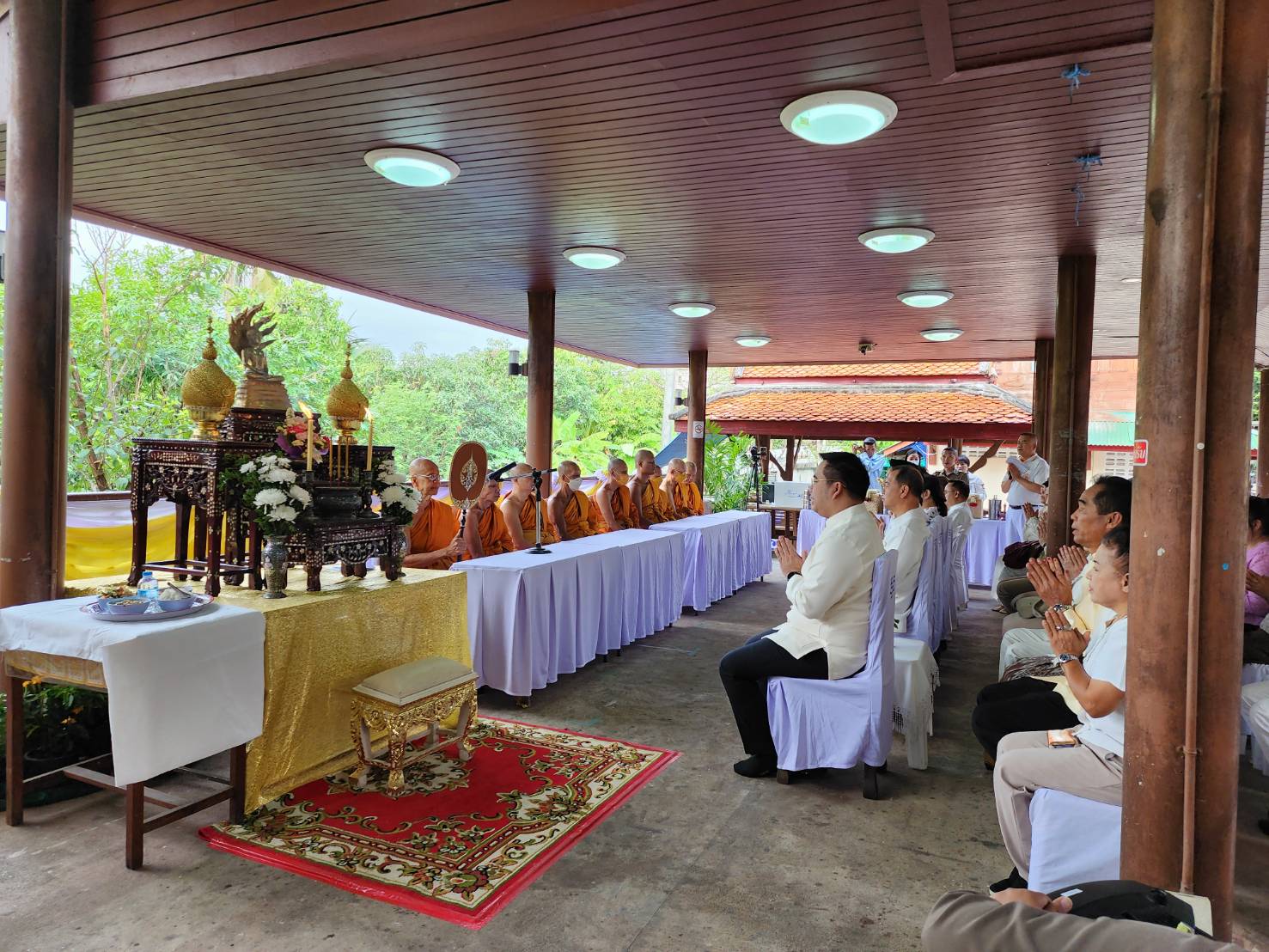 ﻿กรมบังคับคดีเข้าร่วมกิจกรรมเข้าวัดปฏิบัติธรรมวันธรรมสวนะ ศรัทธาอิ่มบุญ อุดหนุนชุมชน ณ วัดตลิ่งชัน และตลาดน้ำสองคลองวัดตลิ่งชัน กรุงเทพมหานคร